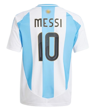 Cargar imagen en el visor de la galería, CAMISETA 1ª EQUIPACIÓN ARGENTINA COPA AMÉRICA 2024 JR MESSI