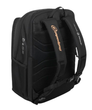 Cargar imagen en el visor de la galería, MOCHILA BULLPADEL BPM25007 VERTEX NEGRO
