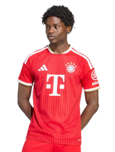 Carregar imatge al visor de la galeria,CAMISETA 1A EQUIPACIÓN FC BAYERN 2026/27