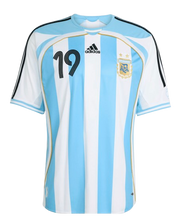 Load image into Gallery viewer, CAMISETA 1ª EQUIPACIÓN ARGENTINA 2006 MESSI EDICIÓN "RETRO"