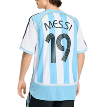 Load image into Gallery viewer, CAMISETA 1ª EQUIPACIÓN ARGENTINA 2006 MESSI EDICIÓN "RETRO"