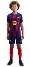 Cargar imagen en el visor de la galería, CAMISETA 1A EQUIPACIÓN FC BARCELONA 2025/26 JR