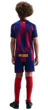 Cargar imagen en el visor de la galería, CAMISETA 1A EQUIPACIÓN FC BARCELONA 2025/26 JR