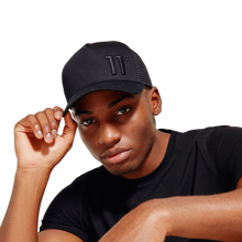 Cargar imagen en el visor de la galería, Gorra 11º Hombre Trucker Negro - Squaddra
