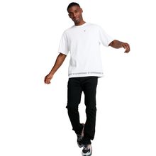 Cargar imagen en el visor de la galería, CAMISETA WHASHED HEM PRINT
