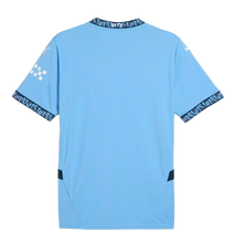 Cargar imagen en el visor de la galería, CAMISETA 1A EQUIPACIÓN MANCHESTER CITY 2024/25

