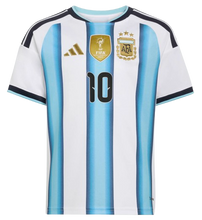 Charger l'image dans la galerie, CAMISETA 1ª EQUIPACIÓN ARGENTINA MUNDIAL 2026 JR LEO MESSI - Squaddra
