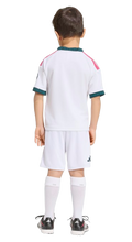 Charger l'image dans la galerie, MINI CONJUNTO 1A EQUIPACIÓN REAL MADRID 2026/27
