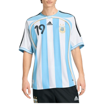 Load image into Gallery viewer, CAMISETA 1ª EQUIPACIÓN ARGENTINA 2006 MESSI EDICIÓN "RETRO"
