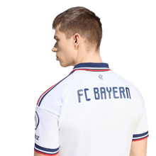 Carregar imatge al visor de la galeria,CAMISETA 2A EQUIPACIÓN FC BAYERN 2026/27
