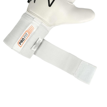 Cargar imagen en el visor de la galería, GUANTES RINAT KRATOS TURF
