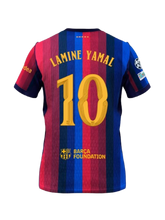 Cargar imagen en el visor de la galería, LAMINE YAMAL | CAMISETA 1A EQUIPACIÓN FC BARCELONA JR 2026/27
