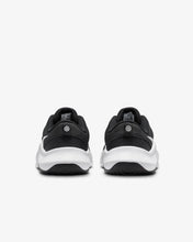 Cargar imagen en el visor de la galería, Nike Legend Essential 3 Next Nature
