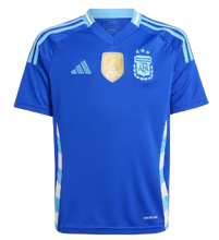 Cargar imagen en el visor de la galería, CAMISETA 2ª EQUIPACIÓN ARGENTINA COPA AMÉRICA 2024 JR
