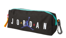 Cargar imagen en el visor de la galería, MOCHILA JORDAN CON ESTUCHE
