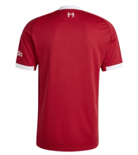 Charger l&#39;image dans la galerie, CAMISETA 1A EQUIPACIÓN LIVERPOOL FC 2025/26 JR
