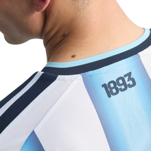 Cargar imagen en el visor de la galería, CAMISETA 1ª EQUIPACIÓN ARGENTINA MUNDIAL 2026 JR
