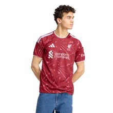 Cargar imagen en el visor de la galería, CAMISETA 1r EQUIPACION LIVERPOOL 2026/27 - Squaddra
