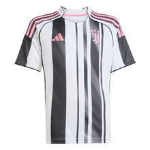 Charger l&#39;image dans la galerie, CAMISETA 1A EQUIPACIÓN JUVENTUS 2025/26 JR
