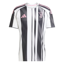 Charger l&#39;image dans la galerie, CAMISETA 1A EQUIPACIÓN JUVENTUS 2025/26
