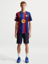 Cargar imagen en el visor de la galería, LAMINE YAMAL | CAMISETA 1A EQUIPACIÓN FC BARCELONA JR 2026/27
