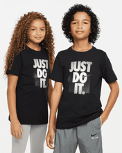 Cargar imagen en el visor de la galería, Camiseta Nike Unisex JR
