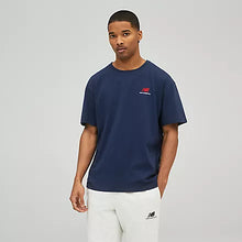 Cargar imagen en el visor de la galería, Camiseta Uni-ssentials Cotton

