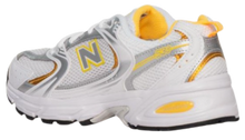 Cargar imagen en el visor de la galería, ZAPATILLAS NEW BALANCE 530 UNISEX
