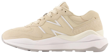Cargar imagen en el visor de la galería, ZAPATILLAS NEW BALANCE ANIMAL PRINT

