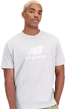 Cargar imagen en el visor de la galería, CAMISETA NB ESSENTIALS STACKED LOGO
