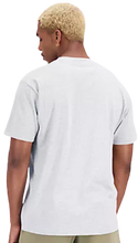 Cargar imagen en el visor de la galería, CAMISETA NB ESSENTIALS STACKED LOGO
