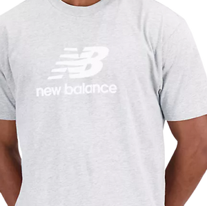 CAMISETA NB ESSENTIALS STACKED LOGO