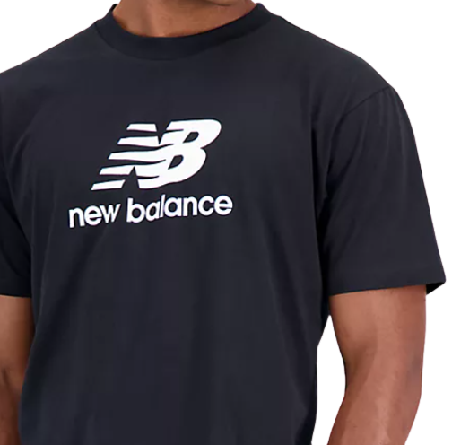 CAMISETA NB ESSENTIALS STACKED LOGO