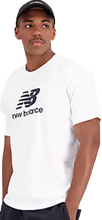 Cargar imagen en el visor de la galería, CAMISETA NB ESSENTIALS STACKED LOGO
