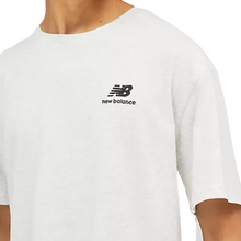 Cargar imagen en el visor de la galería, CAMISETA NB UNI-SSENTIALS
