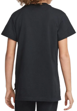 Cargar imagen en el visor de la galería, CAMISETA NIKE SPORTSWEAR NIÑA
