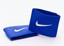 Cargar imagen en el visor de la galería, Guardaespinilleras Nike Color: blanco/azul/rojo/negro/azul-marino - Squaddra Street: Tienda de Ropa en Manresa
