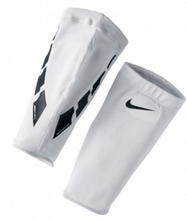 Cargar imagen en el visor de la galería, NIKE GUARD LOCK ELITE - Squaddra
