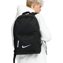 Cargar imagen en el visor de la galería, Mochila Sportswear Heritage Negro/plata
